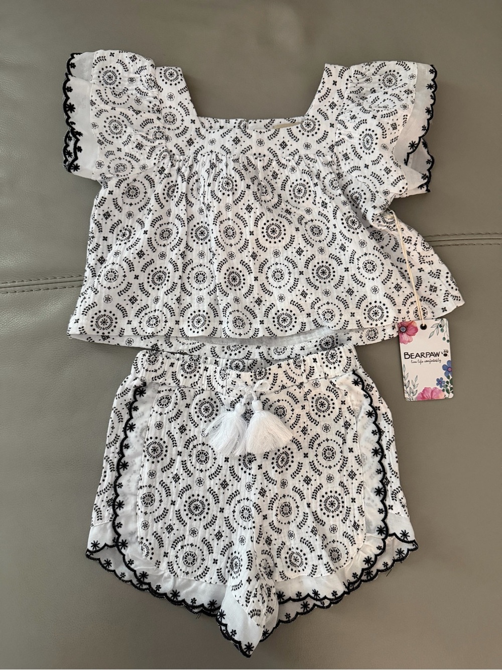 BearPaw White and Black Eyelet Two-Piece Set with Tassels Size 4